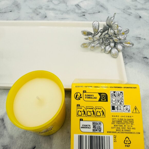 Marc Jacobs Yellow Daisy Bougie Parfumée Scented Candle,Full 70g,2.4oz-BOXED-NEW - Picture 5 of 10
